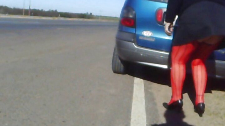 A gata asiática Lea deu a bunda para um cara musculoso