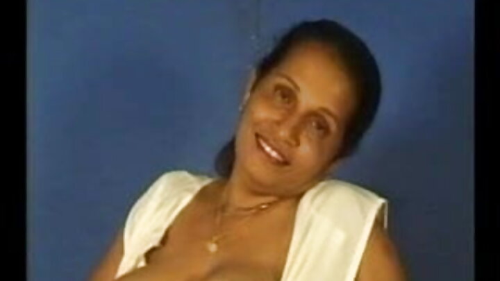 A asiática Nicole Doshi transa com um negão
