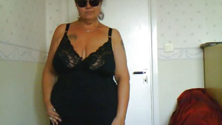 Um striptease para a melhor amiga terminou em sexo suave