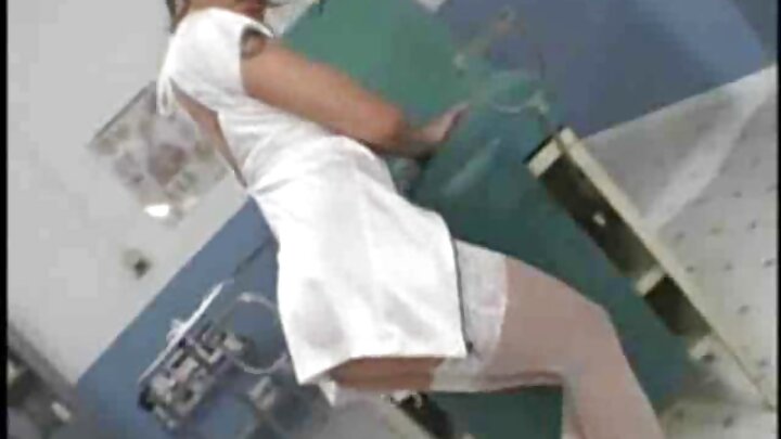Sexo sem penetração onde uma loira curte sexo com um cara