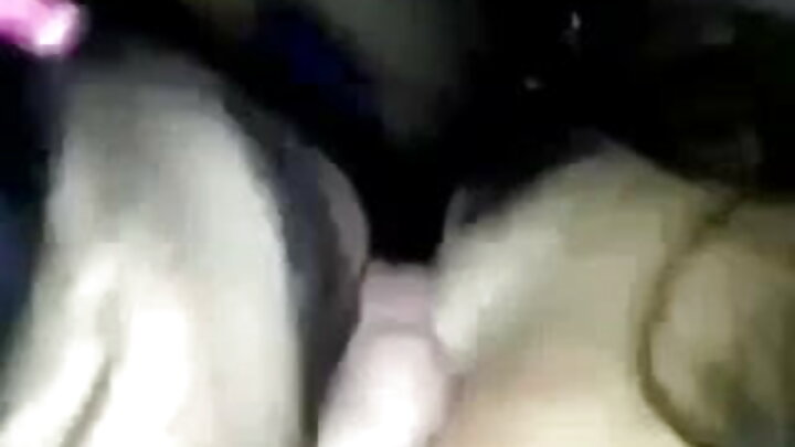 Um russo transa com uma garota fofa em várias posições