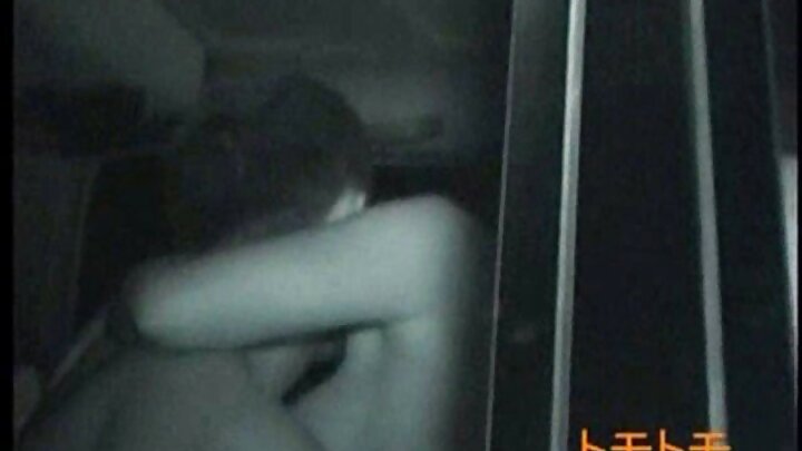 Corno assiste homens negros transando com a esposa pelas câmeras