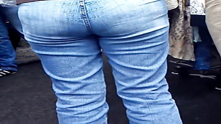 Pornô falado onde um cara fode a buceta de uma garota bonita