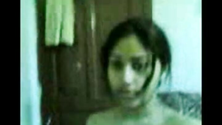 Pornô russo onde um cara transa com uma garota tímida
