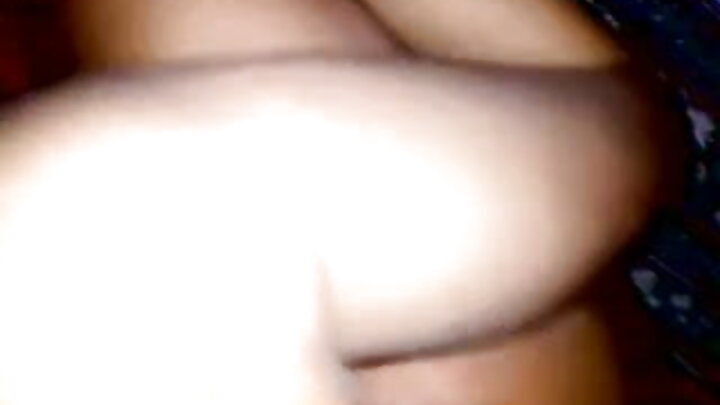 Uma mulher safada ensina sua sobrinha a fazer sexo