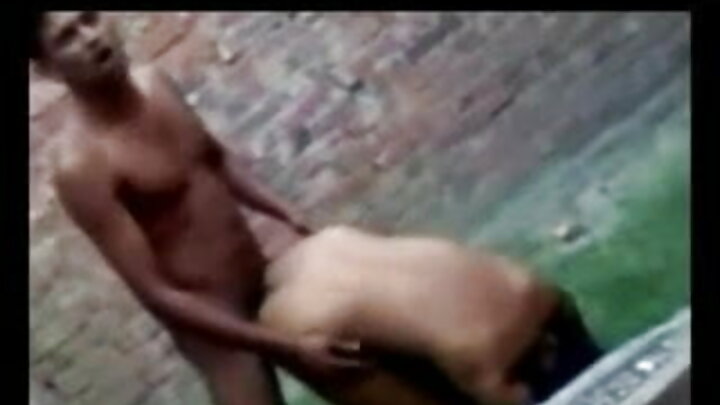Pornô anal onde uma garota fofa transa com um cara