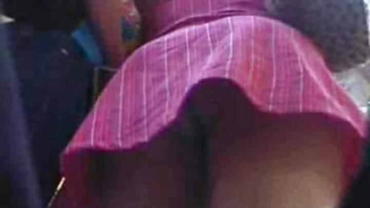 Vídeo pornô com uma morena linda e dois caras