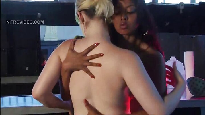 Pornô em primeira pessoa onde uma garota bonita transa com um cara