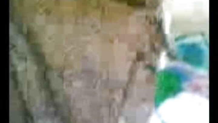 Sexo russo onde um cara satisfaz uma garota com um pau grosso