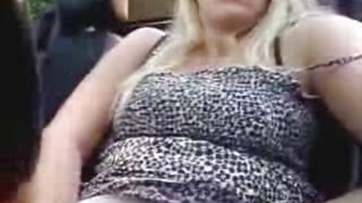 Lola Bradley e sua namorada transam com dois caras