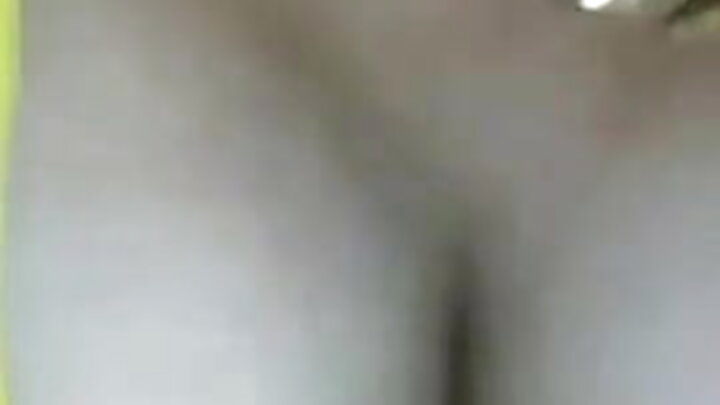 Uma russa trai o marido com um vizinho jovem