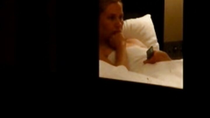 Pornô russo onde um garanhão transa com uma gostosa