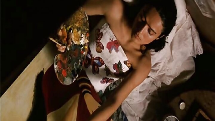 Um Morena gostosa foi ao cinema procurando um pau