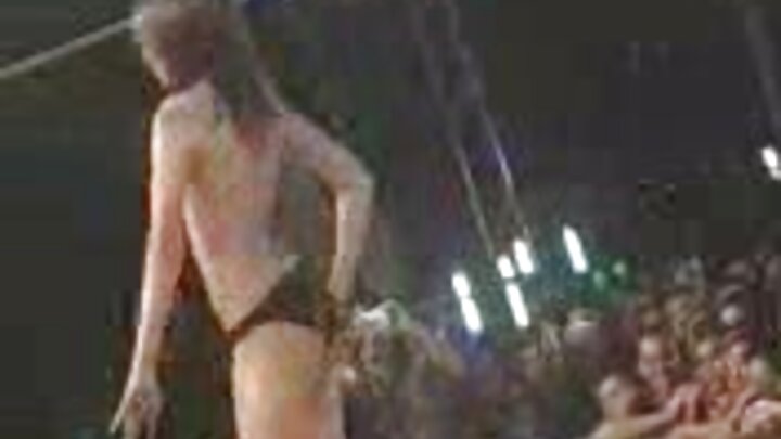 Um russo fode uma prostituta sexy