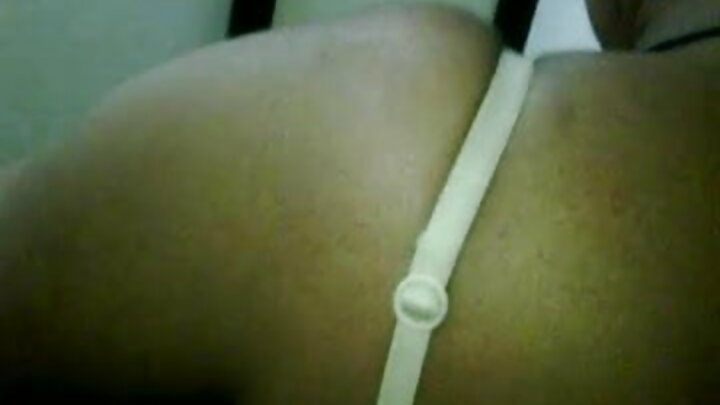 Pornô caseiro onde um cara transa com uma garota na cozinha