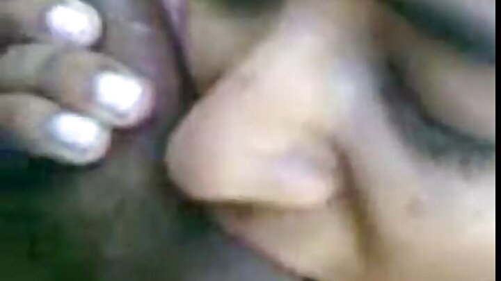 Pornô russo onde um cara transa com uma garota asiática na buceta
