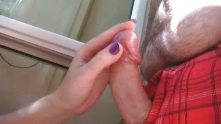 Pornô caseiro e role-playing com uma ruiva Puta