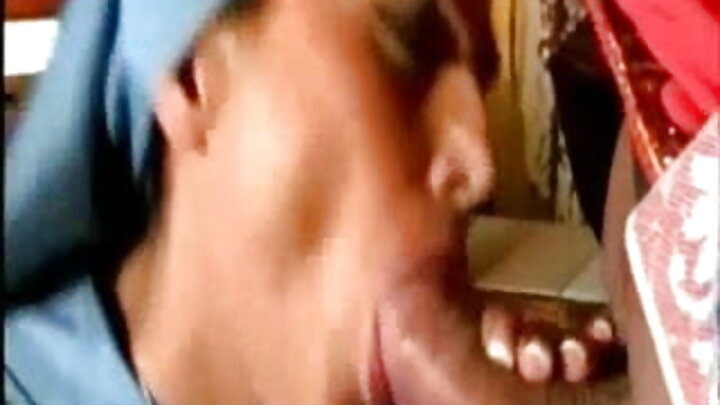 Pornô caseiro onde uma ruiva transa com um estranho
