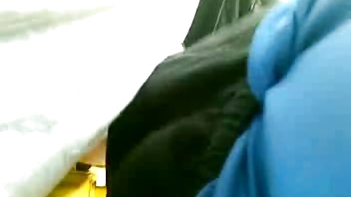 A loira Angelica Coralvine transa com um segurança