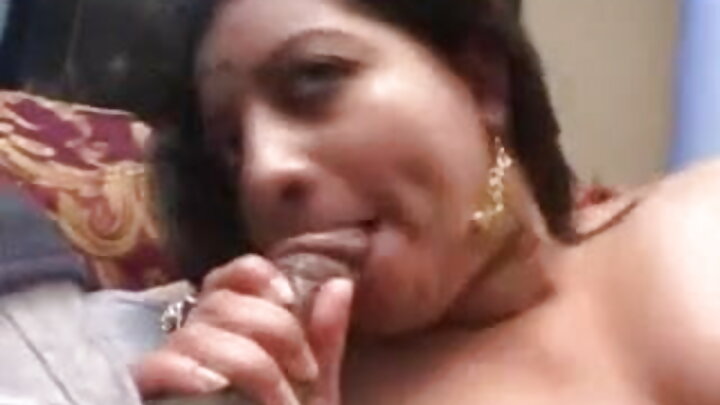 Italiana gostosa monta um pau negro enorme