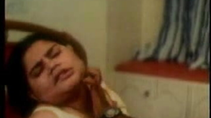 A vadia Lily Lou transa com seu meio-irmão