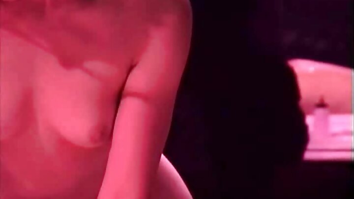 Uma garota faz sexo oral depois de uma entrevista em russo