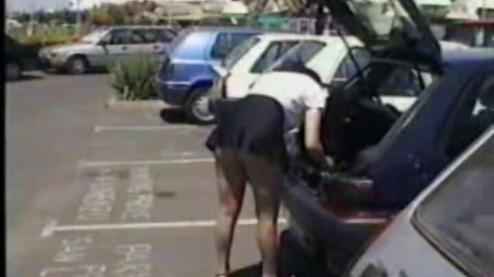 Pornô em grupo onde homens transam com garotas lindas