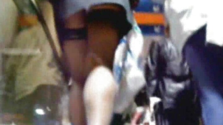 Pornô caseiro em primeira pessoa onde um cara transa com sua namorada