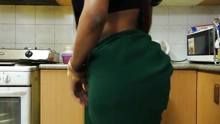 Uma garota trai o marido com o colega de quarto dele