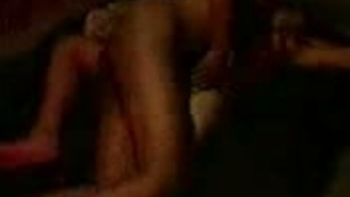 A loira Victoria Lith fode dois caras ao mesmo tempo
