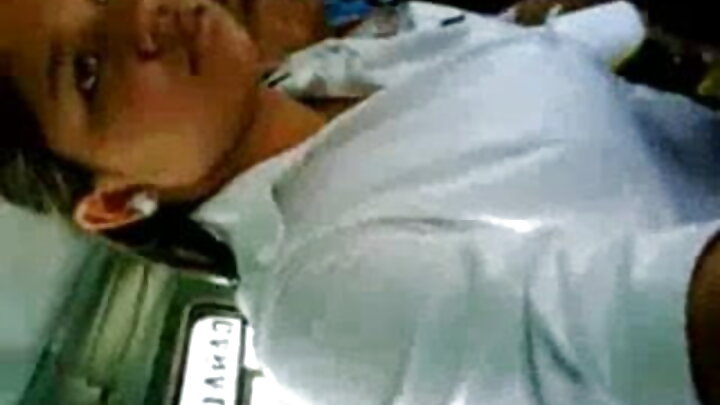 Uma garota gostosa adora sexo anal bruto