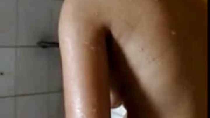 Pornô anal onde um cara enfia o pau no cu de uma garota