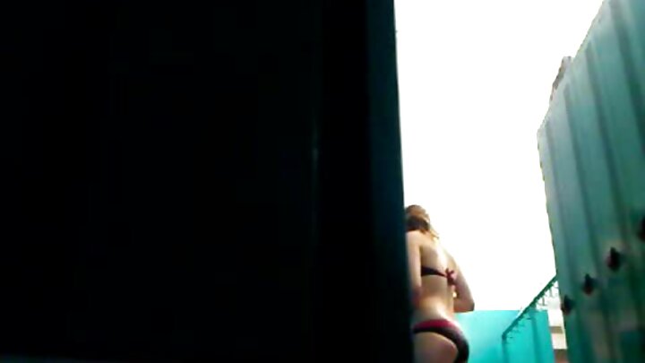 Sexo hardcore onde Bella Rolland é fodida no cu