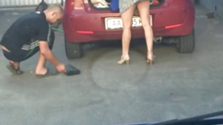 Uma loira russa convenceu um cara a transar com ela