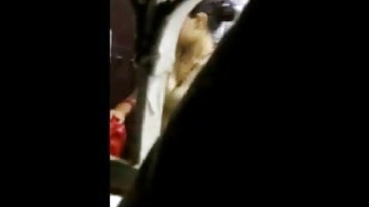 Garota russa trai o namorado com a amiga