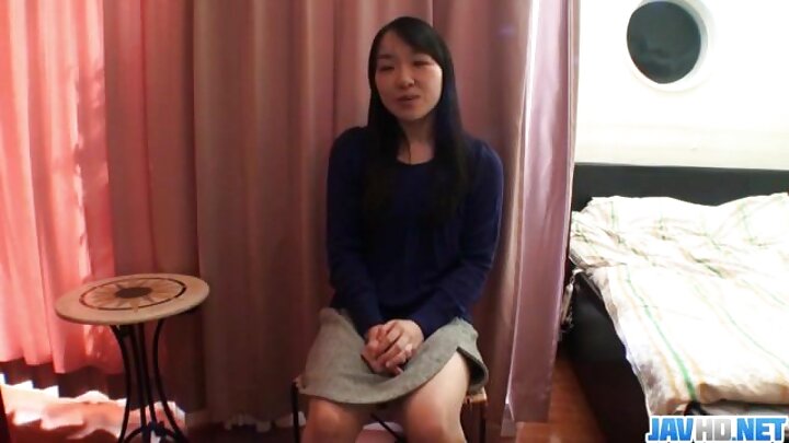 Um cara transa com uma vadia para impedi-la de usar chats de sexo