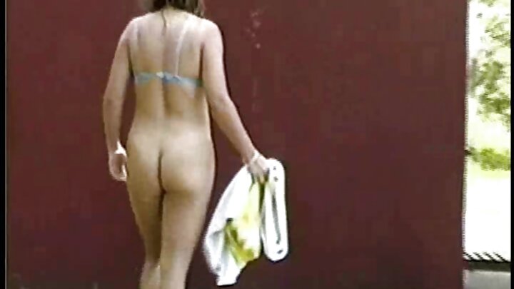 Uma russa transa com um cobrador de dívidas para pagar as dívidas do namorado