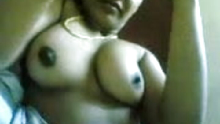 Pornô russo onde um cara transa com a namorada de forma bruta
