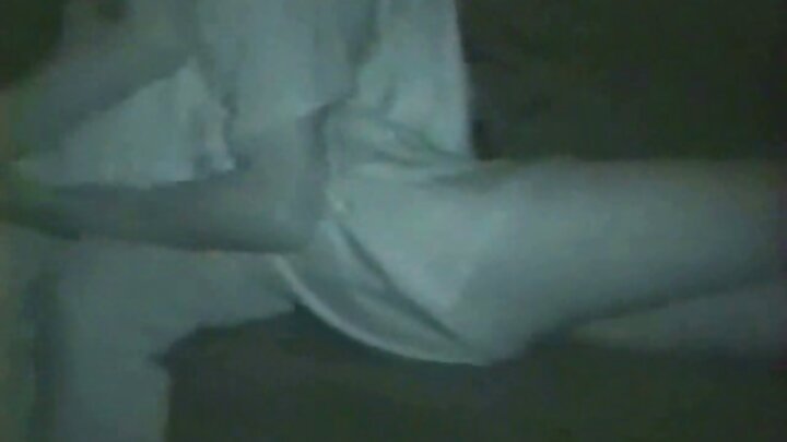 Uma loira faz sexo anal bruto