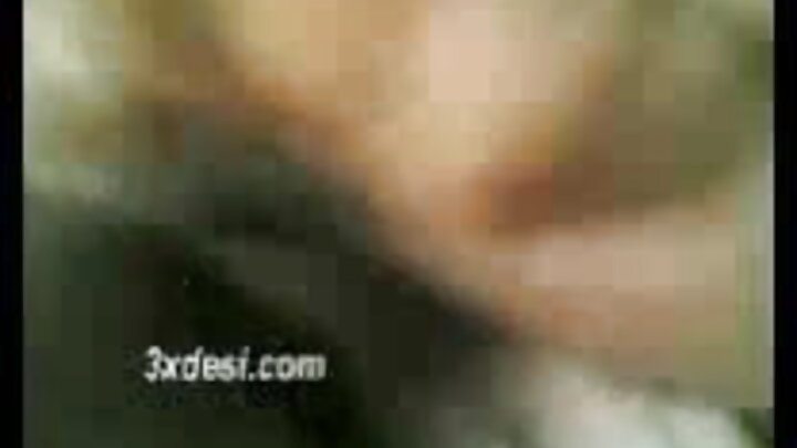Sexo bruto onde um cara transa com a namorada com um pau grosso