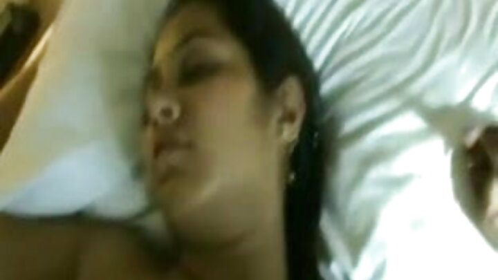 Um homem enganou uma modelo de webcam para fazer sexo