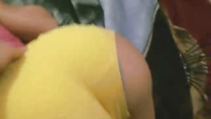 Vídeo pornô hardcore com uma morena linda
