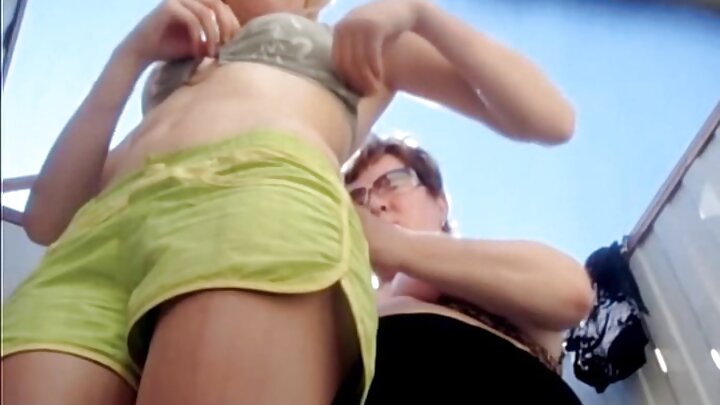 As doces Vanessa e Mia fazem sexo lésbico