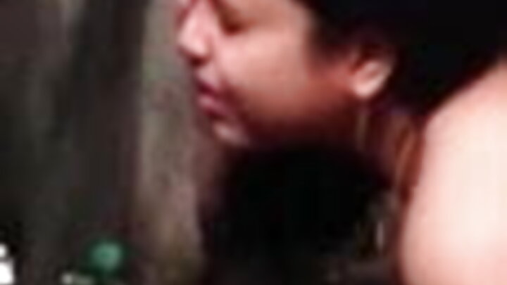 A morena Alison Rey trai o marido na frente dele