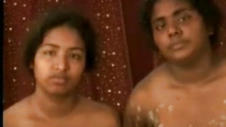 Um rapaz leva uma beldade magra a um orgasmo com jatos de prazer