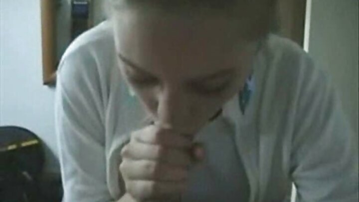 Pornô russo onde um cara transa com a meia-irmã