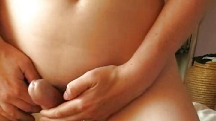 Um russo perde a virgindade com uma MILF experiente