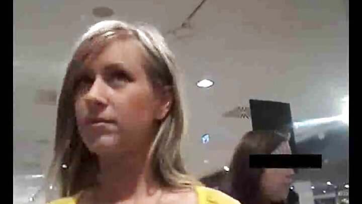 A vadia Shalina Divine é fodida no cu por um cara