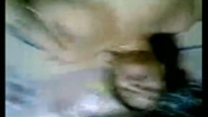Pornô anal onde um cara fode violentamente uma russa