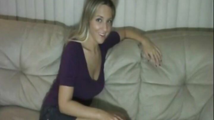 Um rapaz fodeu delicadamente uma garota amarrada